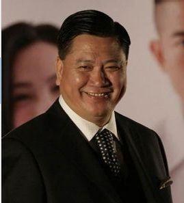 万梓良引爆南昌成都！影帝签售现场狂掀复古热潮
