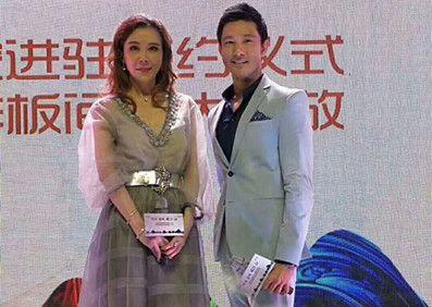 立威廉帅气回归、萧蔷冻龄女神同框梧州,引爆粉丝尖叫!
